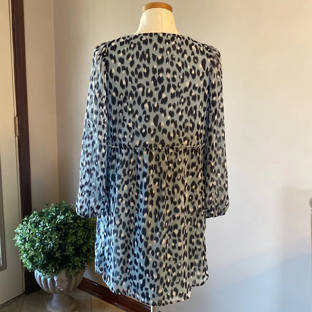 Loft Petites animal print v-neck long sleeve dress size XSP - Picture 2 of 11